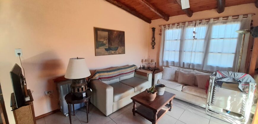COD. 421 – EN VENTA! HERMOSA CASA CON DOS TERRENOS EN VILLA PARQUE SIQUIMAN – CORDOBA.