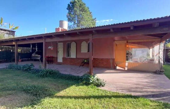 COD.340 – EN VENTA! HERMOSA CASA CON DEPARTAMENTO EN VILLA PARQUE SIQUIMAN – CORDOBA.