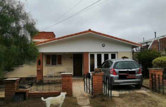COD.286 – EN VENTA! HERMOSA CASA CON PILETA EN TANTI – CORDOBA.