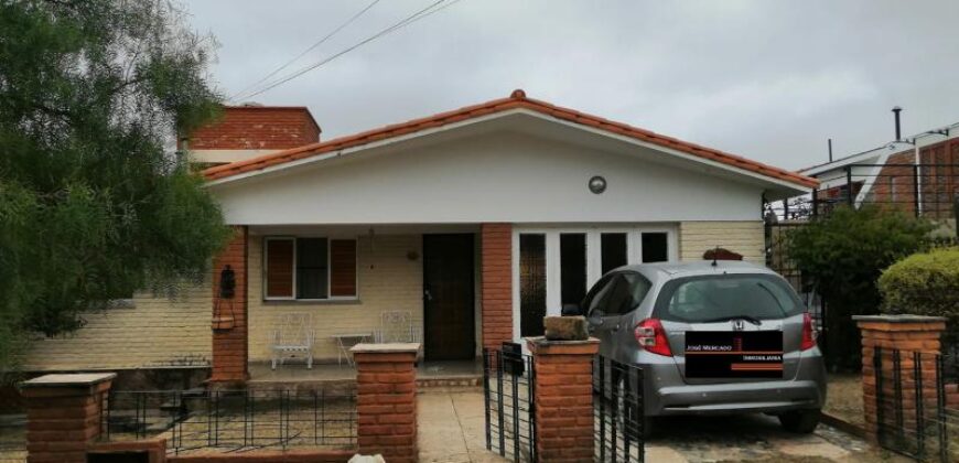 COD.286 – EN VENTA! HERMOSA CASA CON PILETA EN TANTI – CORDOBA.