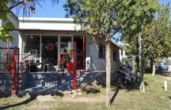 COD.210 – EN VENTA! 2 LOCALES COMERCIALES Y CASA , EN TANTI – CORDOBA