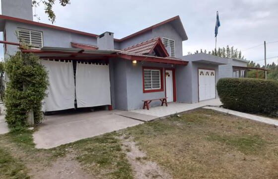 COD.360 – EN VENTA! HERMOSA CASA EN TANTI – CORDOBA.