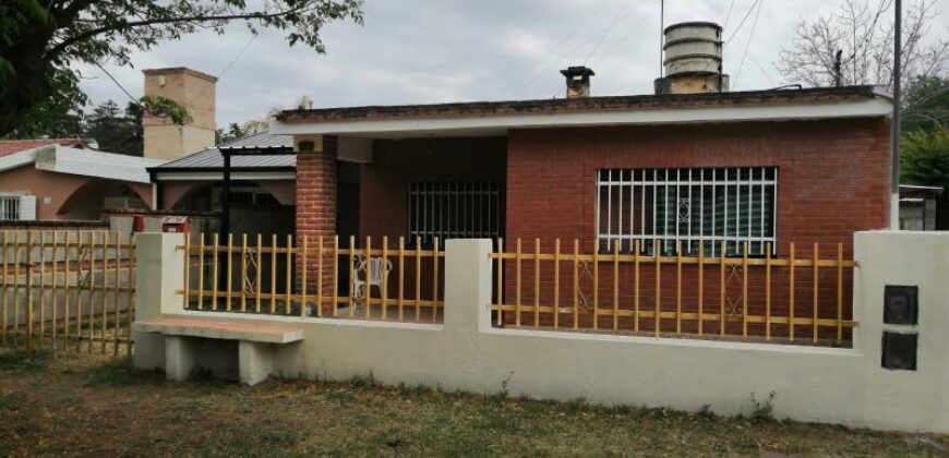 COD.214 – EN VENTA! HERMOSA CASA CON 2 DEPARTAMENTOS EN BIALET MASSE – CORDOBA.