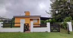 COD.321 – EN VENTA! HERMOSA CASA CON PILETA EN VILLA PARQUE SIQUIMAN – CORDOBA.