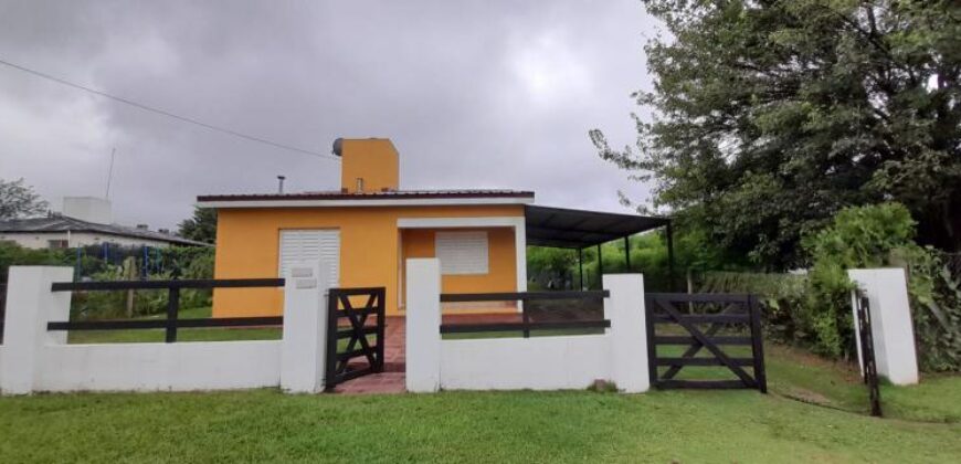 COD.321 – EN VENTA! HERMOSA CASA CON PILETA EN VILLA PARQUE SIQUIMAN – CORDOBA.