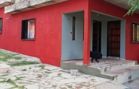 COD. 670 – TRES HERMOSAS PROPIEDADES EN UN SOLO TERRENO EN VILLA PARQUE SIQUIMAN, CBA.