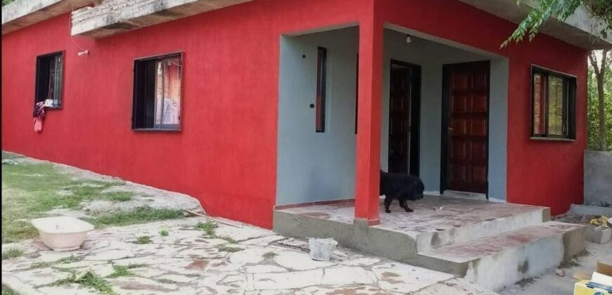 COD. 670 – TRES HERMOSAS PROPIEDADES EN UN SOLO TERRENO EN VILLA PARQUE SIQUIMAN, CBA.