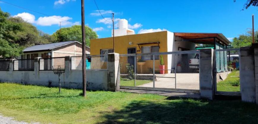 COD.157 – EN VENTA! HERMOSA CASA CON PILETA EN VILLA PARQUE SIQUIMAN – CORDOBA