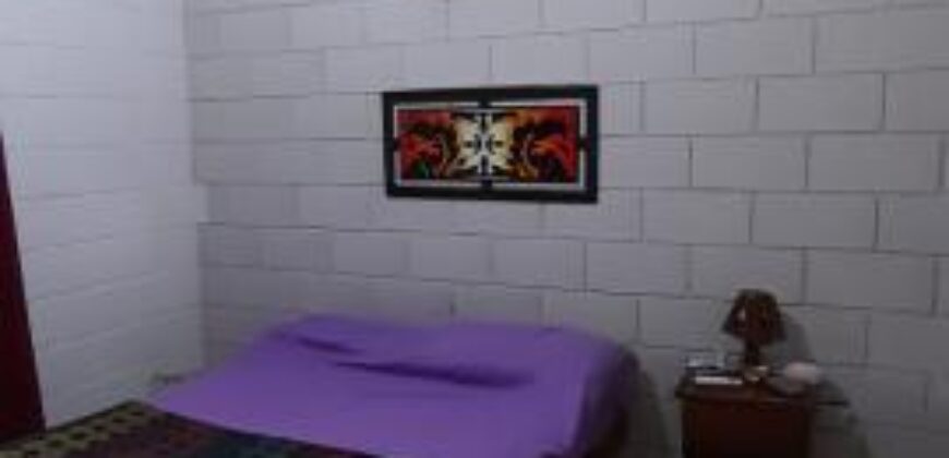 COD.321 – EN VENTA! HERMOSA CASA CON PILETA EN VILLA PARQUE SIQUIMAN – CORDOBA.