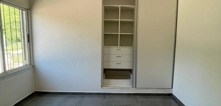 COD. 502 – HERMOSA CASA CON PILETA , CON IMPONENTE VISTA A LAS SIERRAS Y LAGO, EN VILLA PARQUE SIQUIMAN – CBA.