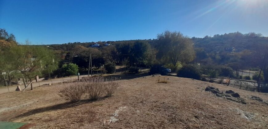 COD. 421 – EN VENTA! HERMOSA CASA CON DOS TERRENOS EN VILLA PARQUE SIQUIMAN – CORDOBA.