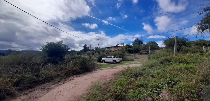 COD. 552 – EN VENTA! HERMOSO TERRENO DE 913 M2. CON SALIDA A DOS CALLES, VILLA PARQUE SIQUIMAN -CBA.