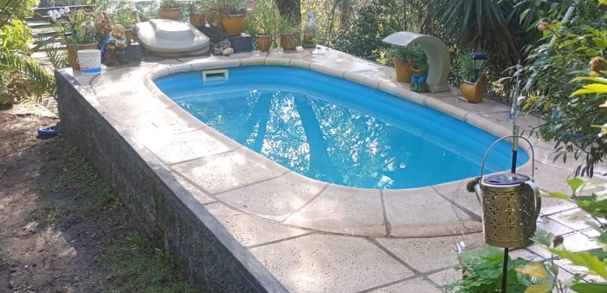 COD. 640 – En Venta! Hermosa Casa tipo Loft con Pileta, en Villa Parque Siquiman, Cba.