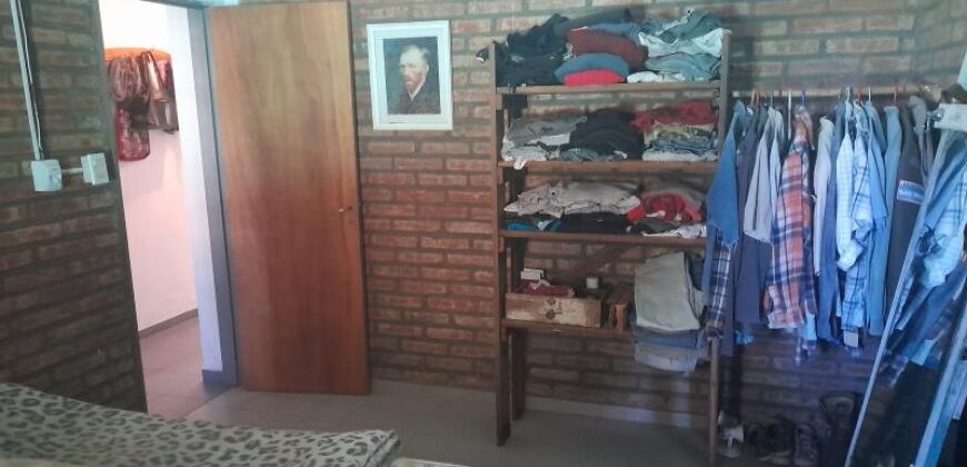COD.334 – EN VENTA! HERMOSA CASA CON PILETA EN VILLA PARQUE SIQUIMAN – CORDOBA.