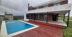COD. 404 – HERMOSA PROPIEDAD CON PILETA EN VILLA PARQUE SIQUIMAN – CORDOBA