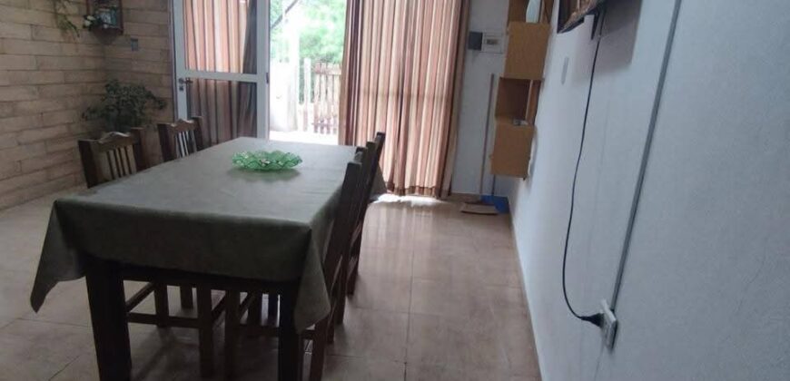 COD. 670 – TRES HERMOSAS PROPIEDADES EN UN SOLO TERRENO EN VILLA PARQUE SIQUIMAN, CBA.