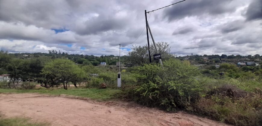 COD. 552 – EN VENTA! HERMOSO TERRENO DE 913 M2. CON SALIDA A DOS CALLES, VILLA PARQUE SIQUIMAN -CBA.