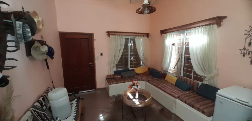 COD. 630 – EN VENTA! HERMOSA CASA CON PILETA, CANCHA DE FUTBOL, VOLEY, EN 4 TERRENOS EN VILLA PARQUE SIQUIMAN – CORDOBA.