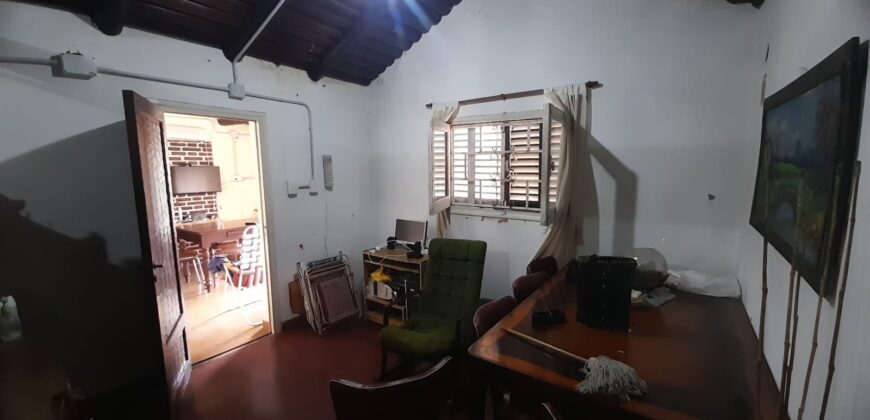 COD. 408 – EXCELENTE PROPIEDAD, CASA ESQUINA, SOBRE COLECTORA DE RUTA NACIONAL 38, VILLA PARQUE SIQUIMAN, CBA.