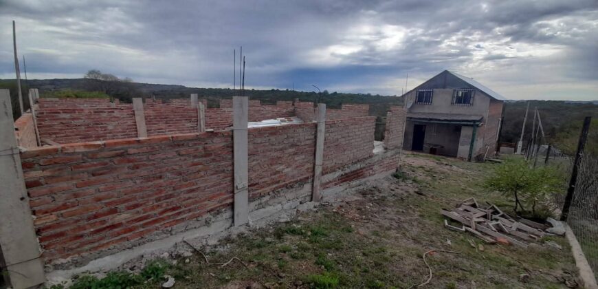 COD.337 – EN VENTA! HERMOSA CASA EN FLOR SERRANA TANTI – CORDOBA.