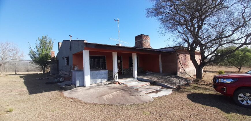 COD. 415 – HERMOSO CAMPO DE 7 H. CON SALIDA AL RIO Y HERMOSA PROPIEDAD DE 3 DORMITORIOS – VILLA PARQUE SIQUIMAN – CBA.
