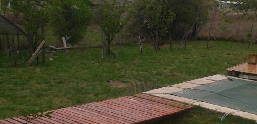 COD. 376 – HERMOSA CASA CON PILETA SOBRE COLECTORA EN VILLA PARQUE SIQUIMAN – CBA.