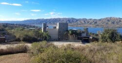 COD. 423 – HERMOSA CASA CON PILETA, VISTA AL LAGO SAN ROQUE Y A LAS SIERRAS EN VILLA PARQUE SIQUIMAN – CORDOBA.