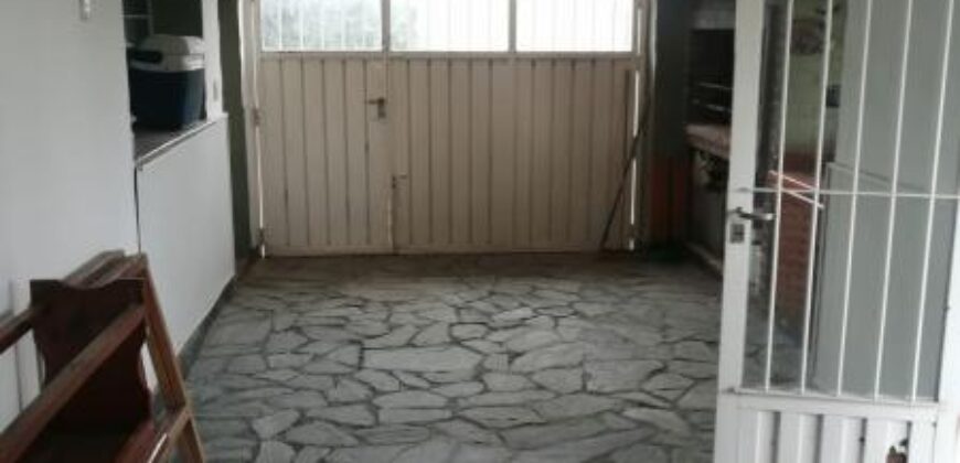 COD.286 – EN VENTA! HERMOSA CASA CON PILETA EN TANTI – CORDOBA.