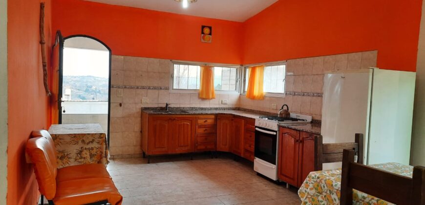 COD. 500 – HERMOSA CASA CON DPTO Y PILETA EN VILLA PARQUE SIQUIMAN – CBA.