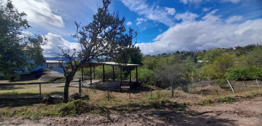 COD. 590 – EN VENTA! HERMOSO TERRENO CON MEJORA EN VILLA PARQUE SIQUIMAN – CBA.