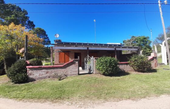 COD. 630 – EN VENTA! HERMOSA CASA CON PILETA, CANCHA DE FUTBOL, VOLEY, EN 4 TERRENOS EN VILLA PARQUE SIQUIMAN – CORDOBA. COD. 630 – EN VENTA! HERMOSA CASA CON PILETA, CANCHA DE FUTBOL, VOLEY, EN 4 TERRENOS EN VILLA PARQUE SIQUIMAN – CORDOBA.