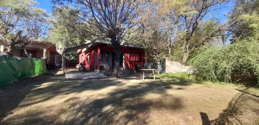 COD. 670 – TRES HERMOSAS PROPIEDADES EN UN SOLO TERRENO EN VILLA PARQUE SIQUIMAN, CBA.