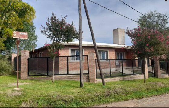 COD. 680 – Hermosa Casa con pileta y Departamento de 49 m2., Villa Parque Siquiman, Cba.