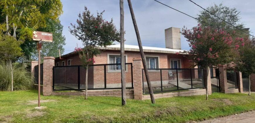 COD. 680 – Hermosa Casa con pileta y Departamento de 49 m2., Villa Parque Siquiman, Cba.