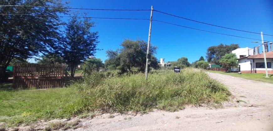 COD. 550 – EN VENTA! HERMOSO TERRENO SOBRE COLETORA DE RUTA NACIONAL 38, ZONA COMERCIAL, VILLA PARQUE SIQUIMAN, CORDOBA.