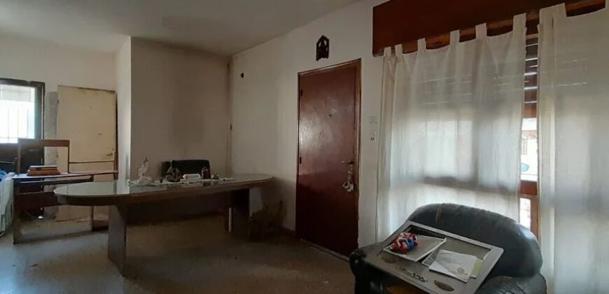 COD. 422 – HERMOSA CASA CON DPTO A REFACCIONAR EN EL CENTRO DE LA CALERA – CORDOBA.