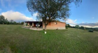 COD. 415 – HERMOSO CAMPO DE 7 H. CON SALIDA AL RIO Y HERMOSA PROPIEDAD DE 3 DORMITORIOS – VILLA PARQUE SIQUIMAN – CBA.