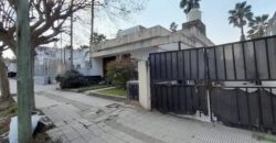 COD. 422 – HERMOSA CASA CON DPTO A REFACCIONAR EN EL CENTRO DE LA CALERA – CORDOBA.