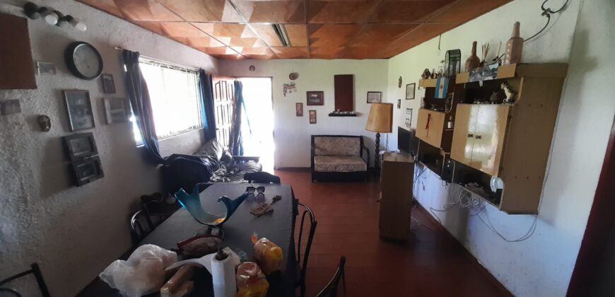 COD. 620 – EN VENTA! HERMOSO CHALET CON PILETA EN VILLA PARQUE SIQUIMAN – CBA.