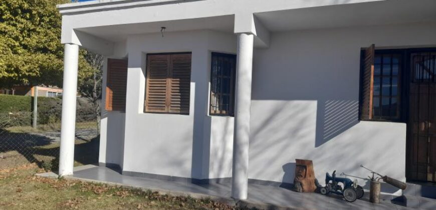 COD.334 – EN VENTA! HERMOSA CASA CON PILETA EN VILLA PARQUE SIQUIMAN – CORDOBA.
