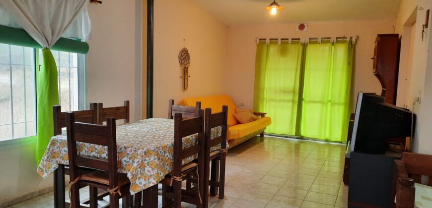 COD. 500 – HERMOSA CASA CON DPTO Y PILETA EN VILLA PARQUE SIQUIMAN – CBA.