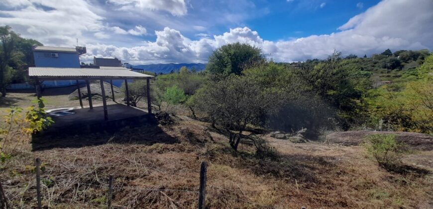 COD. 590 – EN VENTA! HERMOSO TERRENO CON MEJORA EN VILLA PARQUE SIQUIMAN – CBA.