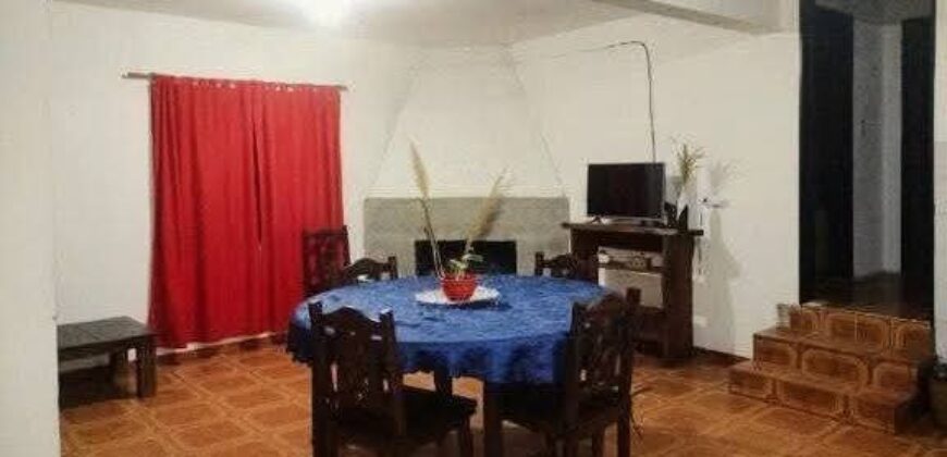 COD. 670 – TRES HERMOSAS PROPIEDADES EN UN SOLO TERRENO EN VILLA PARQUE SIQUIMAN, CBA.