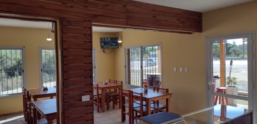 COD. 610 – En Venta! Local Comercial, Departamento, Dos Cabañas con Pileta, sobre ruta Nacional 38, Villa Parque Siquiman, Cba.