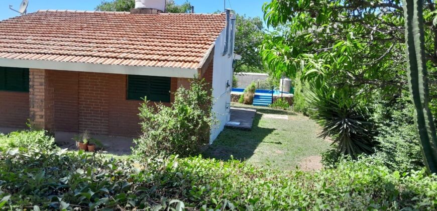 COD. 620 – EN VENTA! HERMOSO CHALET CON PILETA EN VILLA PARQUE SIQUIMAN – CBA.