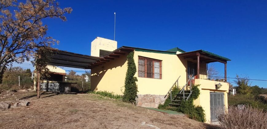 COD. 421 – EN VENTA! HERMOSA CASA CON DOS TERRENOS EN VILLA PARQUE SIQUIMAN – CORDOBA.