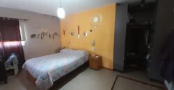 COD. 376 – HERMOSA CASA CON PILETA SOBRE COLECTORA EN VILLA PARQUE SIQUIMAN – CBA.