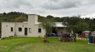 COD. 417 – HERMOSA CASA CON DOS TERRENOS EN VILLA PARQUE SIQUIMAN – CORDOBA.