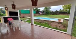 COD.321 – EN VENTA! HERMOSA CASA CON PILETA EN VILLA PARQUE SIQUIMAN – CORDOBA.