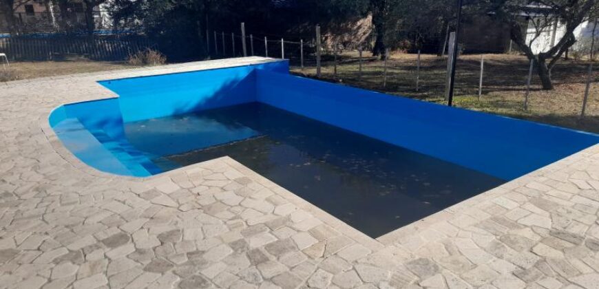 COD.334 – EN VENTA! HERMOSA CASA CON PILETA EN VILLA PARQUE SIQUIMAN – CORDOBA.